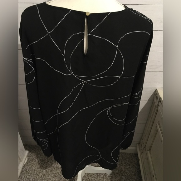 Modern Button Sleeve Top - Picture 4 of 5